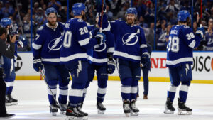 Tampa Bay Lightning avancerar – sveper Florida Panthers