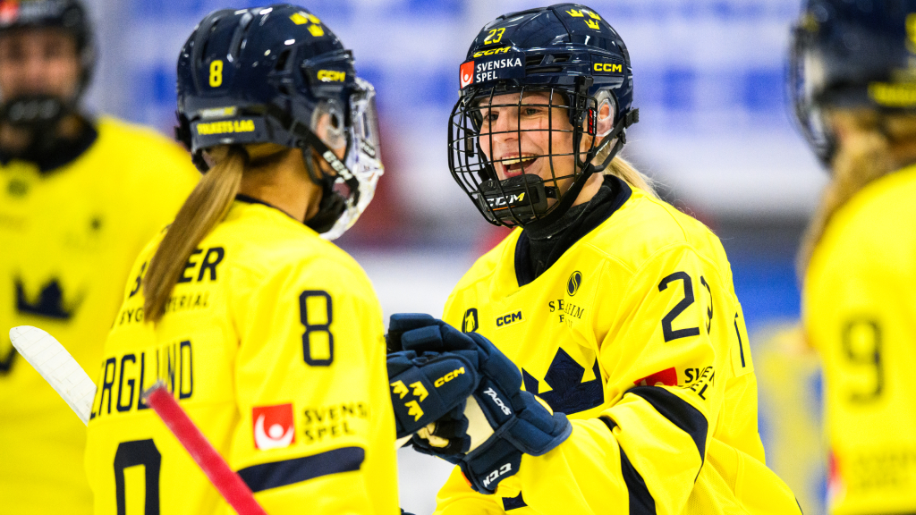 Damkronorna inleder hemmaturneringen med seger