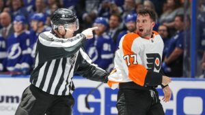 Tony DeAngelo köps ut av Philadelphia Flyers