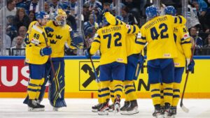 Tre Kronor vann gruppfinalen mot Finland efter straffdrama