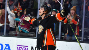 Uppgifter: Trevor Zegras ser ut att skriva brokontrakt med Anaheim Ducks