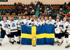 Blev ishockeyproffs i Dubai – nu driver han svensklag ”Rinken ligger i ett köpcentrum”