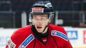 Hockeyallsvenska klubben förlänger med forward