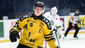 Lade av 2015 – nu gör kaptenen comeback i division 4: ”Borde kunna ramla in några poäng”