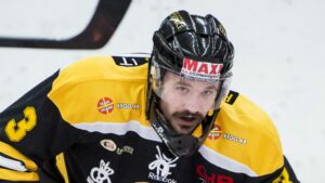 ”Om det går tungt räcker det med att påminna sig om att man faktiskt spelar hockey nu”