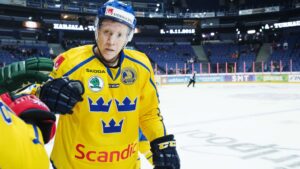 Tre Kronor-spelaren förlänger –  klar för en femte säsong i KHL