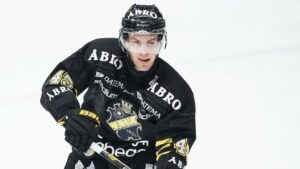 Närmare 500 SHL-matcher – aktuell för spel med moderklubben i Hockeyettan