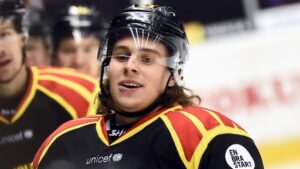 Nu glänser Brynäs genombrottsback i juniorlandslaget också