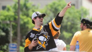 Vann Stanley Cup med Pittsburgh – går till värsta rivalen