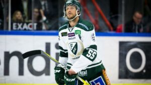 Efter Tollefsens tuffa kamp – nu är han tillbaka i ishockeyn: ”Jag vet hur man spelar hockey”