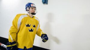 ”Enda chansen att testa Rasmus Dahlin blir i den här turneringen”