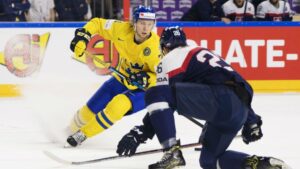 Nyblivne VM-guldmedaljören öppnar för spel i SHL-klubben