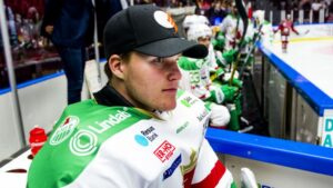 Värvades till Hockeyettan – inledde säsongen i SHL: ”Jag är inte så långt efter”