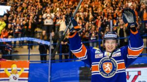 Efter succéstarten – Elias Pettersson prisad i SHL: ”Över förväntan”