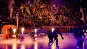 SHL-ledaren lånar in 18-åring – från Hockeyettan