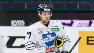 Ratad i HockeyAllsvenskan – nu gör han succé i schweiziska storklubben