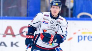 Tidigare landslagsbacken uppges lämna LHC men stanna i SHL