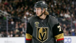 Den ene stjärna och den andre monstertacklare i ungdomslaget – nu spelar båda hockey i Las Vegas