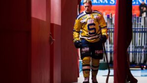 Fick inte stanna i SSK – men blir kvar i HockeyAllsvenskan