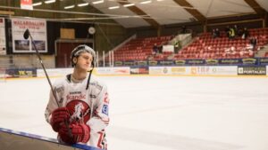 Lämnar moderkluben för HockeyEttans nykomling: ”Pucksäker och spelande back”