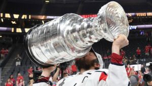 Ovetjkin hedrade sin döde bror – tog Stanley Cup till graven