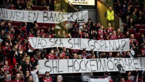 Fler protester mot SHL på arenorna: ”Vill döda svensk hockey med stängd liga”