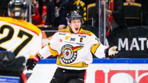 SHL-SVEPET: Sköt första SHL-målet som 29-åringen – blev derbyhjälte