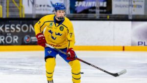 17-åringen skriver seniorkontrakt: “Intressant spelare”