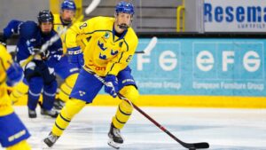 Petades från JVM-truppen – kan gå etta i NHL-draften