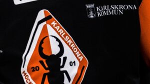 Karlskrona HK rasar –  tar bort kommunens logga från tröjan