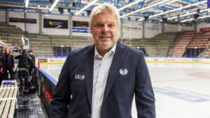 SHL-klubben förlänger med sportchefen