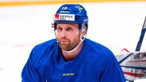 Tre Kronor-backen stannar hos ryska mästarna