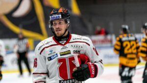 Forwarden kallas in i Tre Kronor – missar SHL-matcher