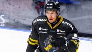 Storvuxne centern stannar i AIK