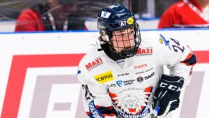 Carly Bullock och Rhyen Mcgill avgjorde hemma mot HV 71