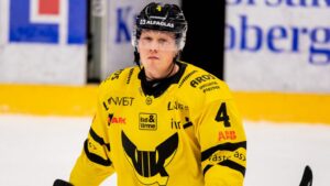 Förre SHL-backen stannar i Västerås