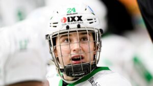 TV: 16-åringen gjorde SHL-debut – “Alltid velat komma till Sverige”