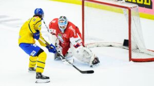 Juniorbacken blir matchhjälte – direkt i Tre Kronor-debuten