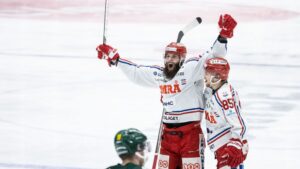 Efter 473 allsvenska matcher – nu blir han SHL-spelare