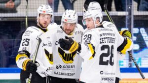 VIK Hockey ryckte i sista perioden och vann mot AIK