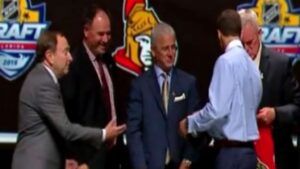 VIDEO: Här vägrar Ottawa-löftet att skaka hand med Bettman