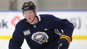 VIDEO: Rasmus Dahlin gör… som han brukar göra