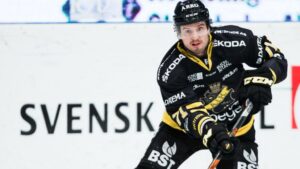 AIK-backen tvingades sy åtta stygn – fick skridsko över foten