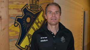 AIK-tränaren: ”Just nu har vi varken pengar eller något namn som vi jobbar på”