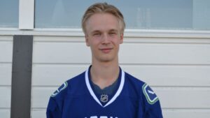 Elias Pettersson på plats i Vancouver – höll låda med lokalpressen