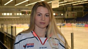 Använder hockeyn som terapi efter tragedin: ”Det blir som ett andningshål”