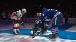 VIDEO: Torontos fantastiska gest – här får sjuke pojken släppa pucken