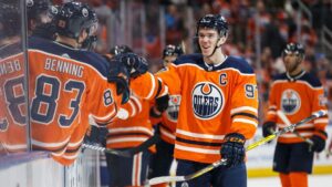 BOMBEN: Connor McDavid spelar VM