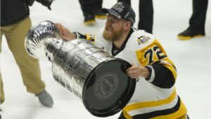 Patric Hörnqvist och Stanley Cup-pokalen besöker Sverige