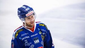 På väg mot SHL – förlänger med forwarden